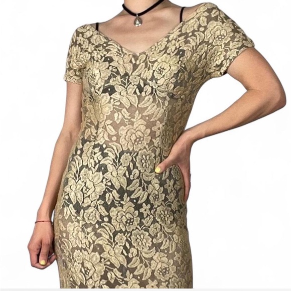 Beautiful Gold Vintage Floral Dress - Picture 3 of 7